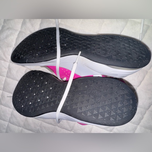 Nike - Picture 4 of 4